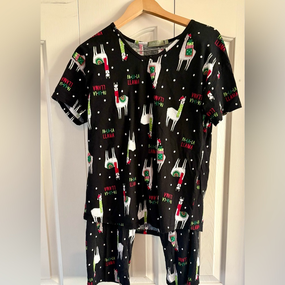 Charming Black Llama Print Women's Pajama Set